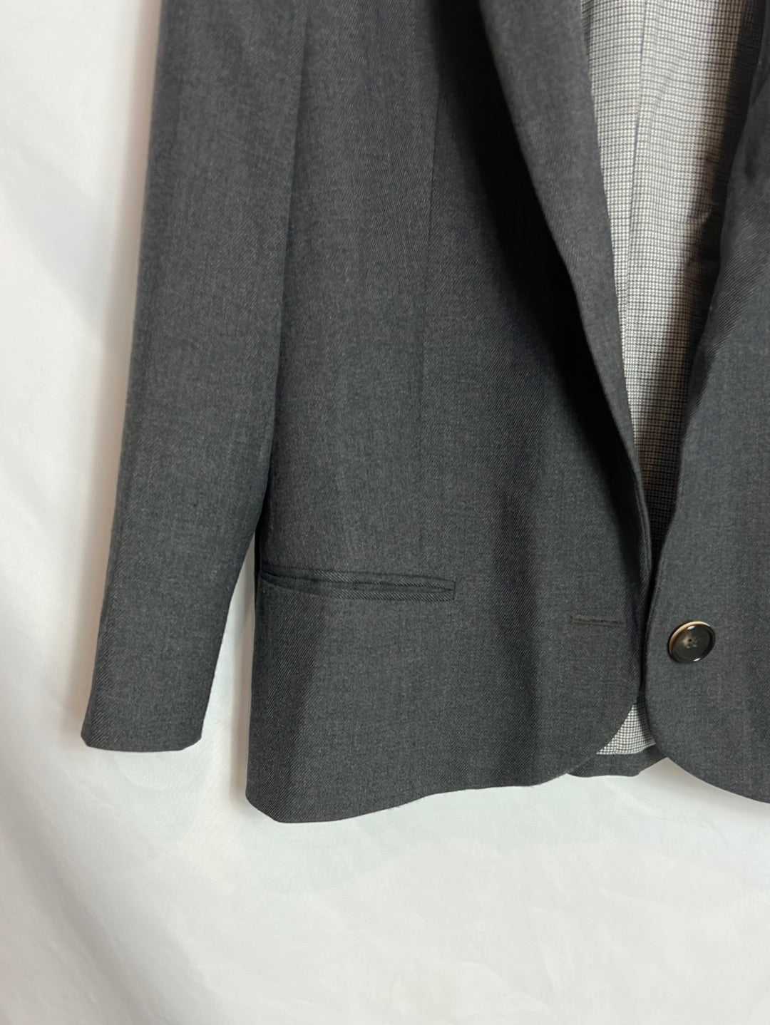 ADOLFO DOMÍNGUEZ. Textured gray blazer. T40