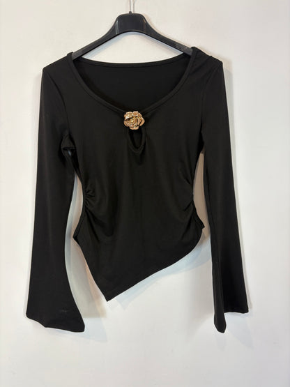 OTRAS. Top negro elástico detalle broche. T S