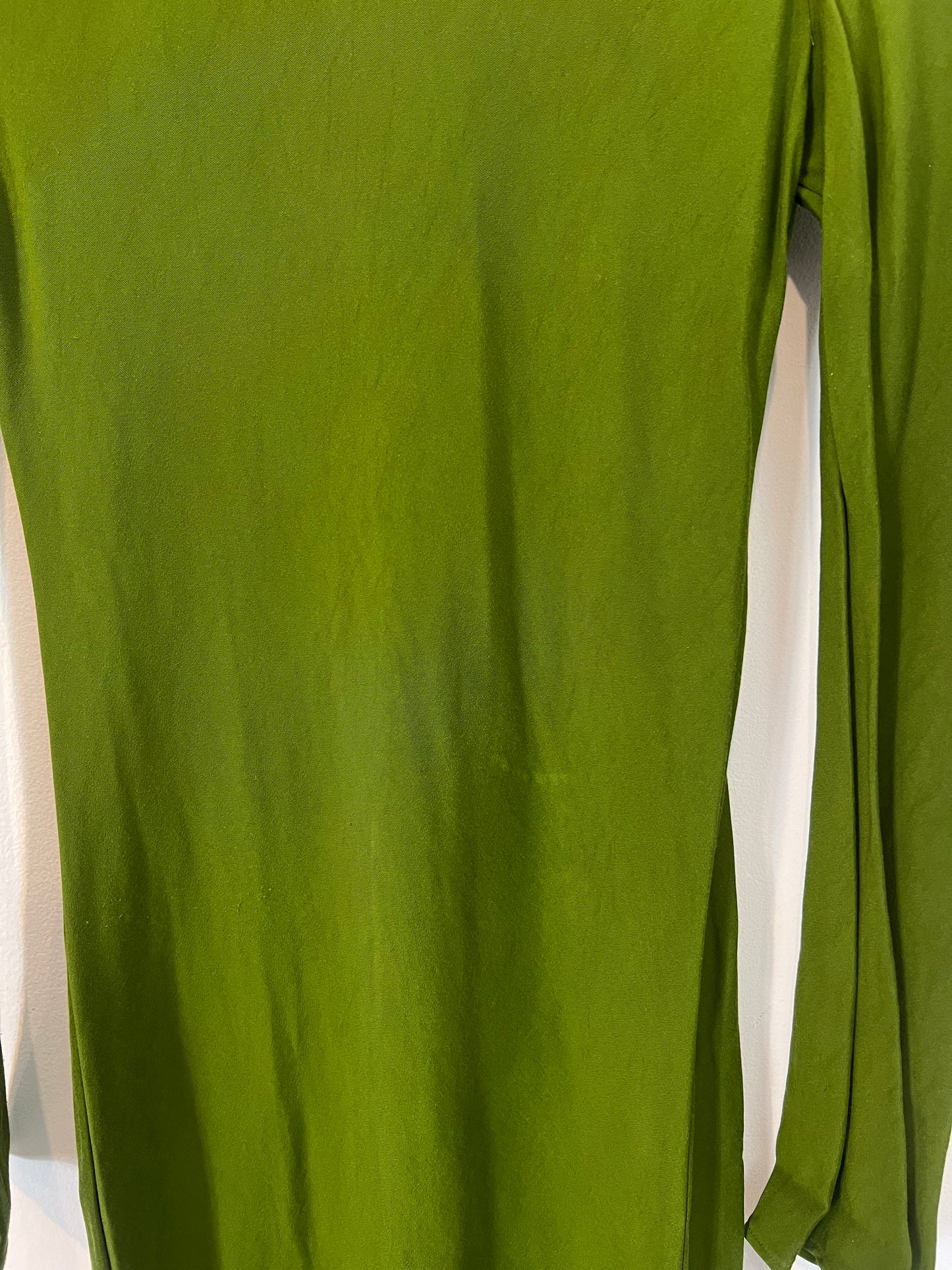 MASSIMO DUTTI. Vestido largo verde T.s