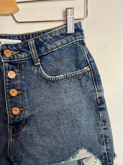ZARA. Short denim abotonado.  T 36