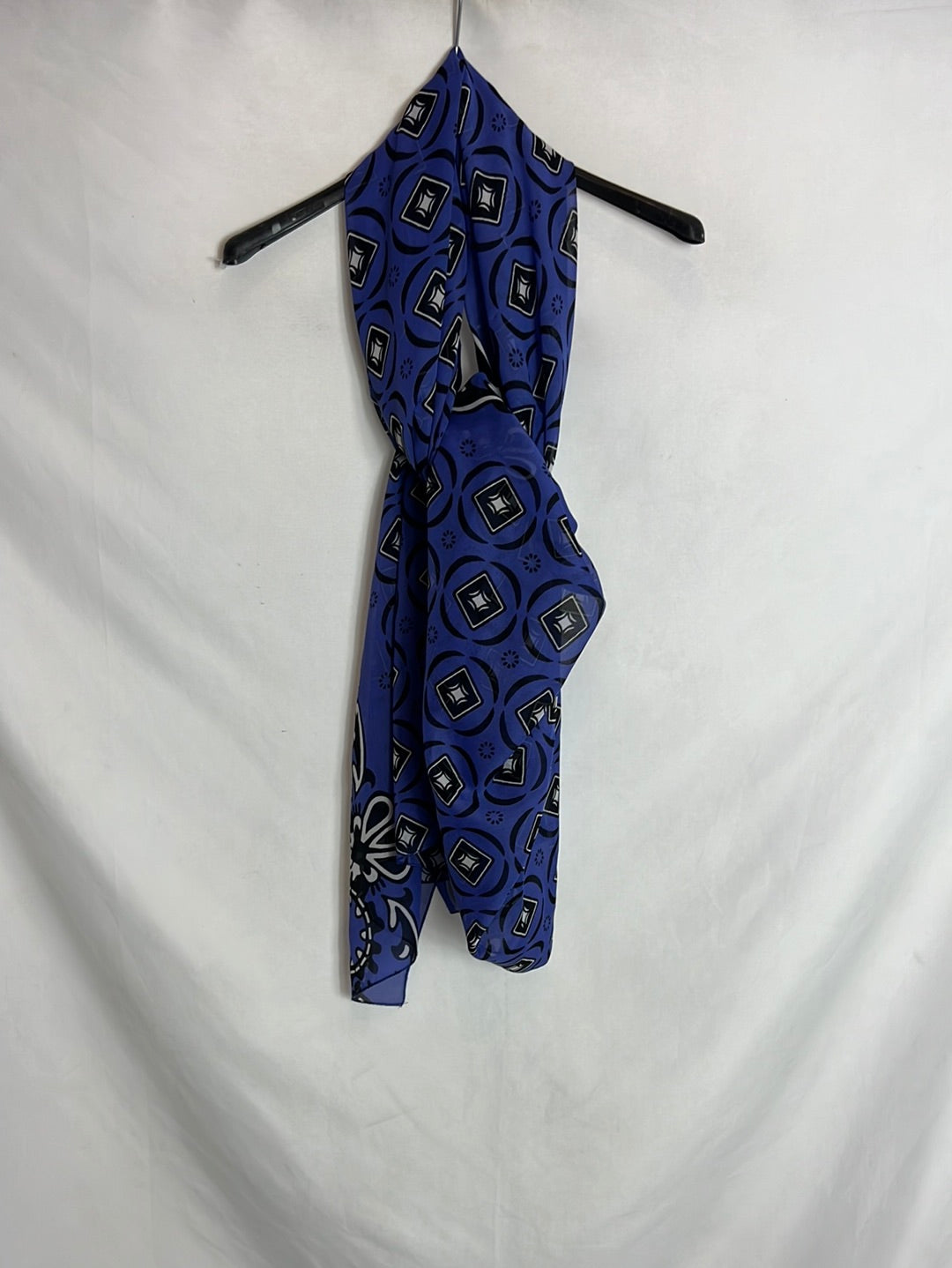 OTRAS. Pañuelo morado estampado