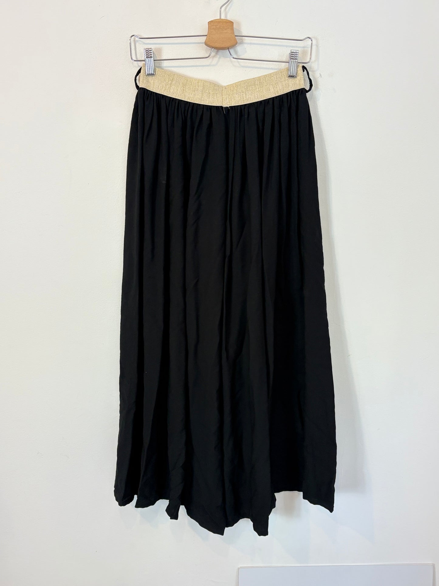 OTRAS. Pantalón fluido pata ancha