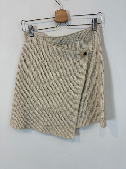 H&amp;M. Beige short skirt with silk. TS