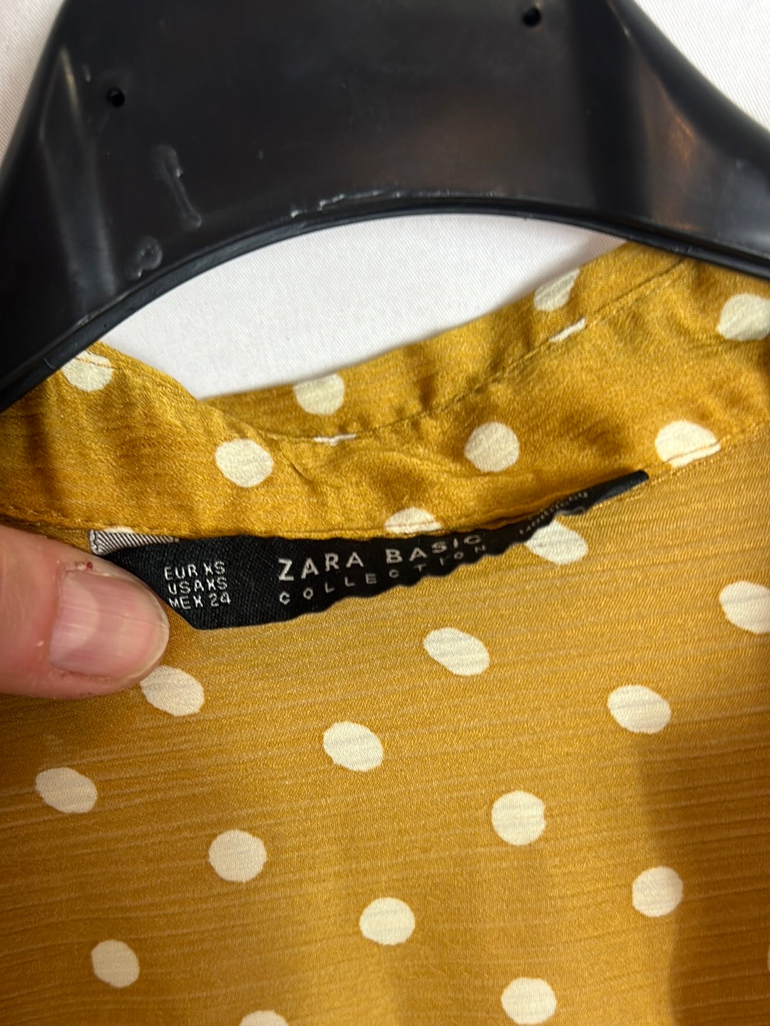 ZARA. Loose mustard polka dot blouse S.xs