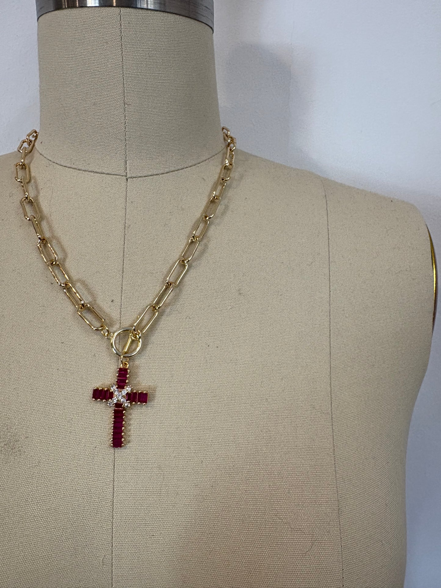 OTRAS. Gargantilla dorada cruz