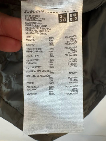UNIQLO. Chaleco verde ultra ligero