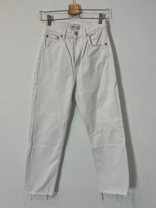 ZARA. Button-down white denim. Size 34