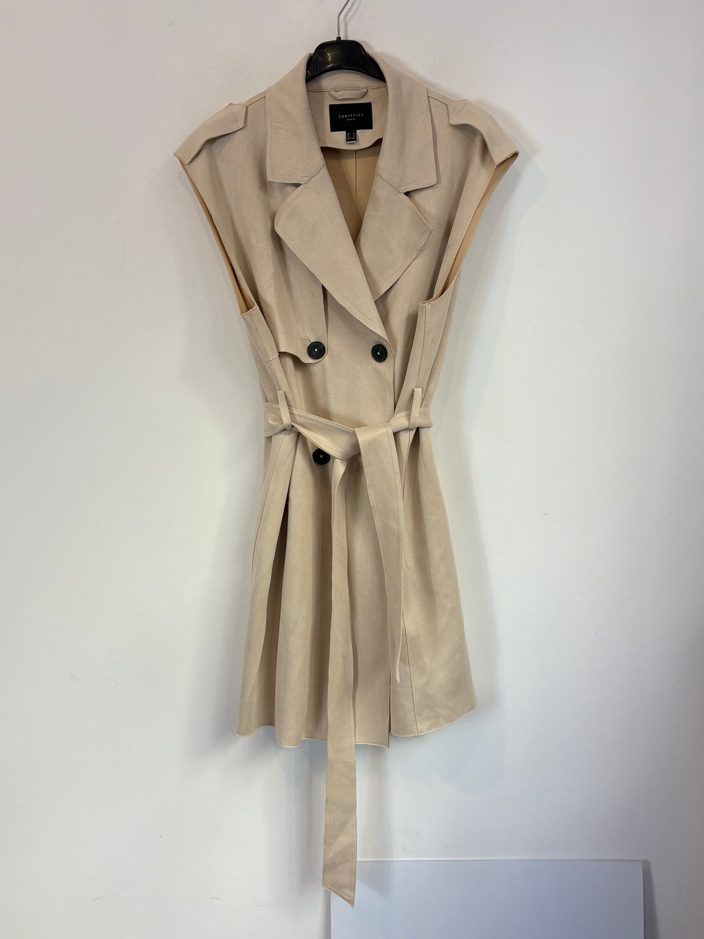 CORTEFIEL. Chaleco beige textura