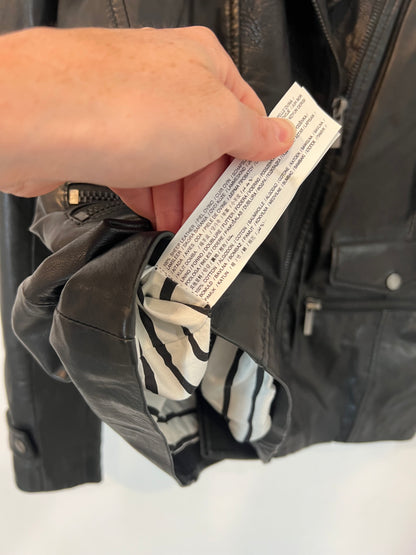 VIOLETA BY MANGO. Chaqueta negra piel  T.xxl