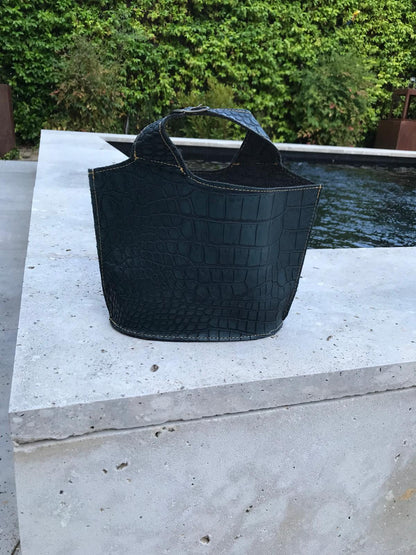 Bolso de mano piel azul troquelado