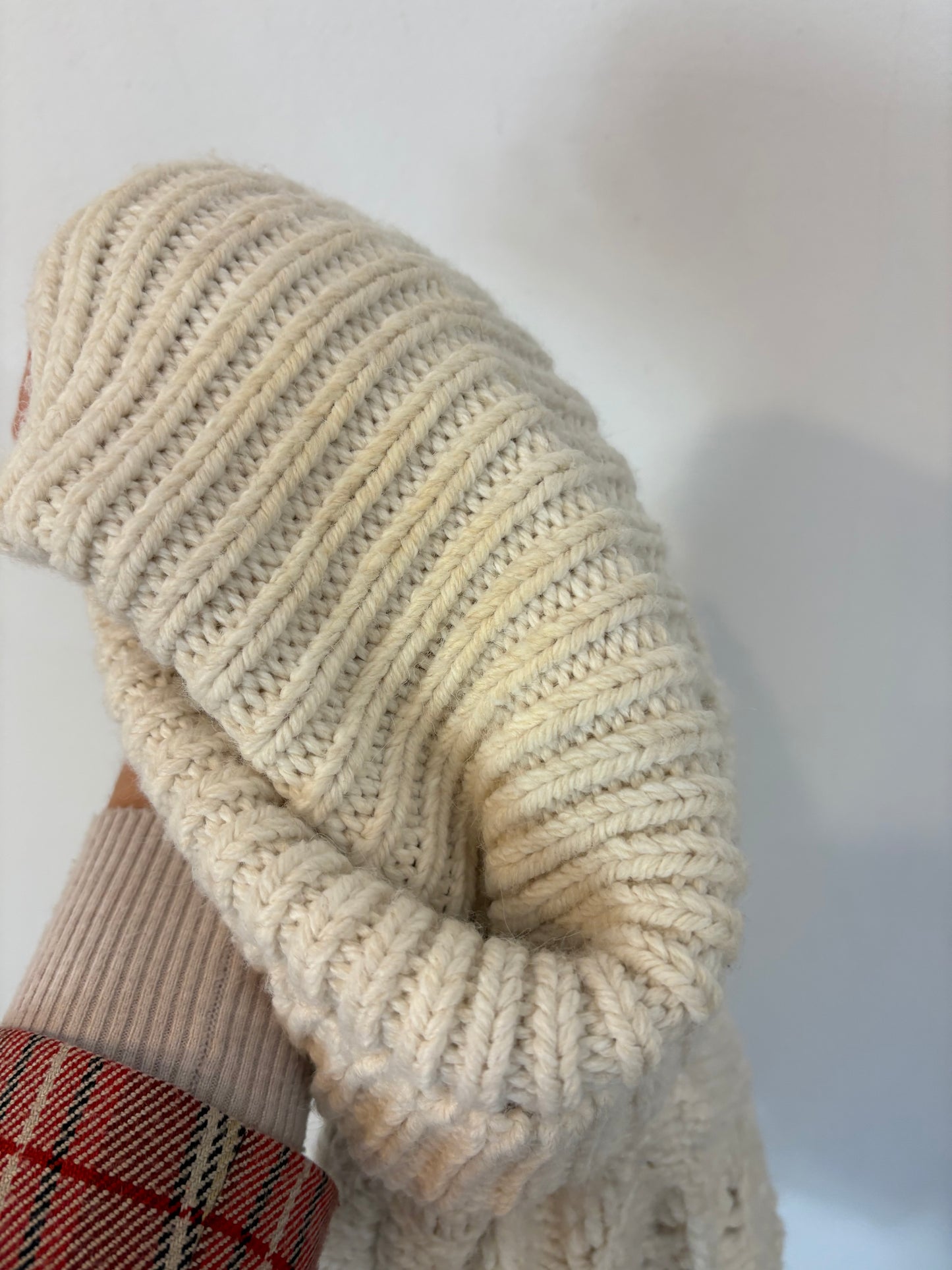 ZARA. Jersey crudo borlas