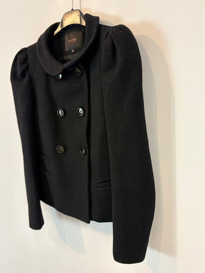 MAJE. Chaqueta lana en negro detalle hombros