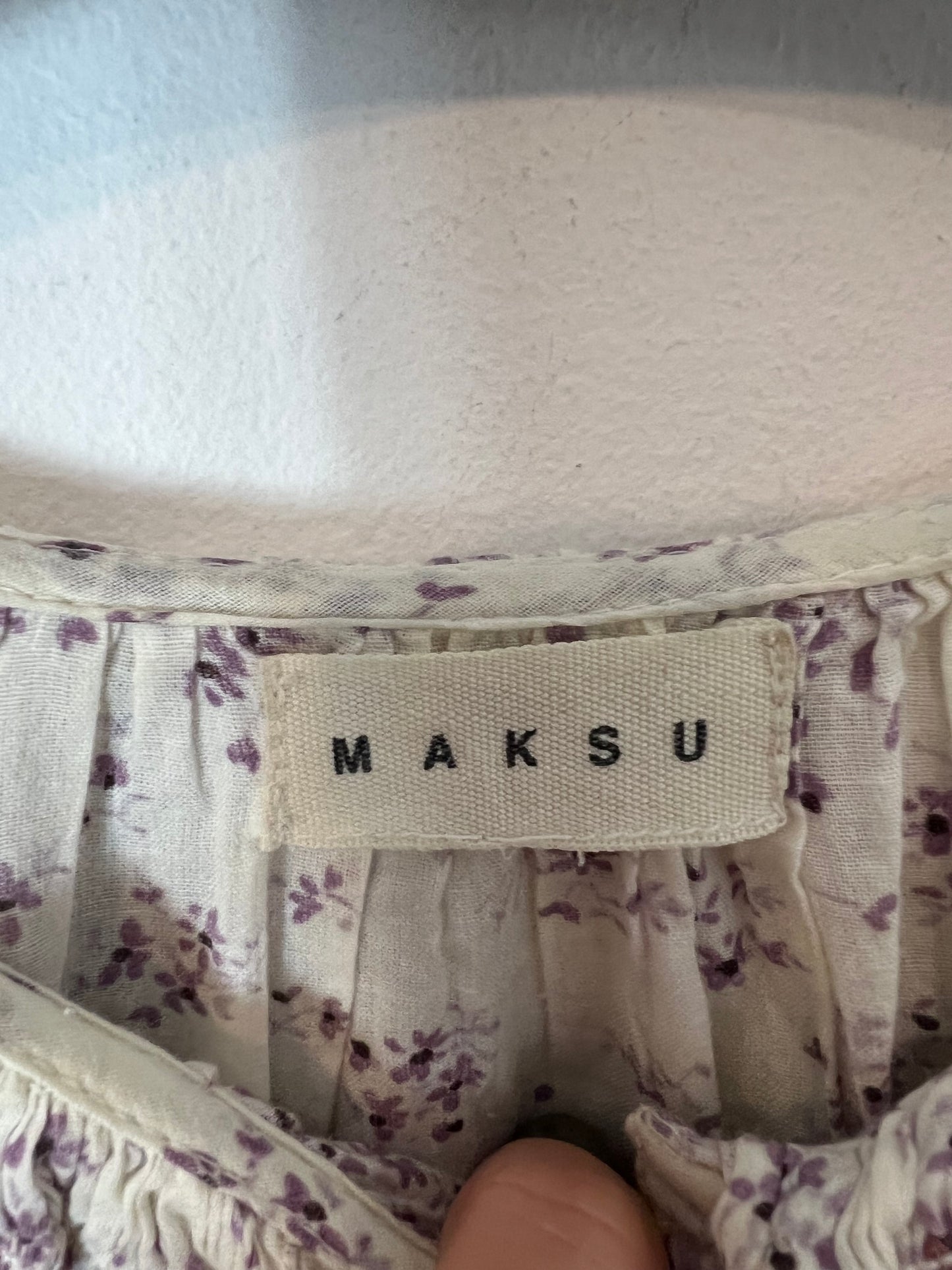 MAKSU. Beige blouse purple flowers Ts