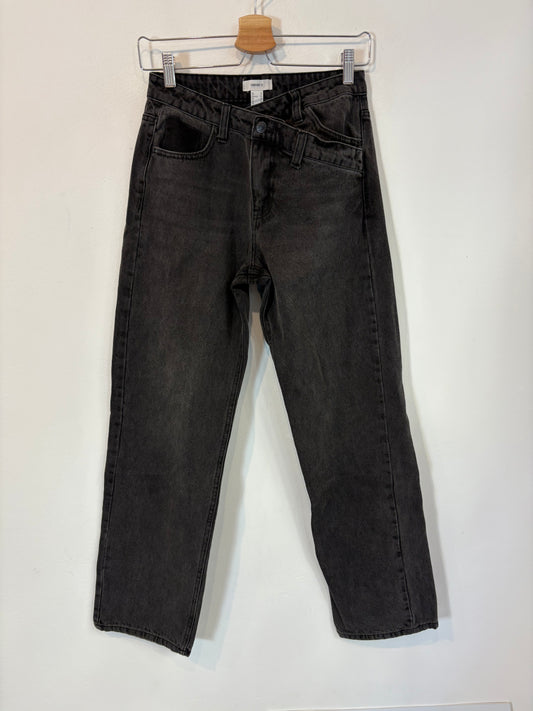 FOREVER 21. Denim negro detalle cintura. T 34