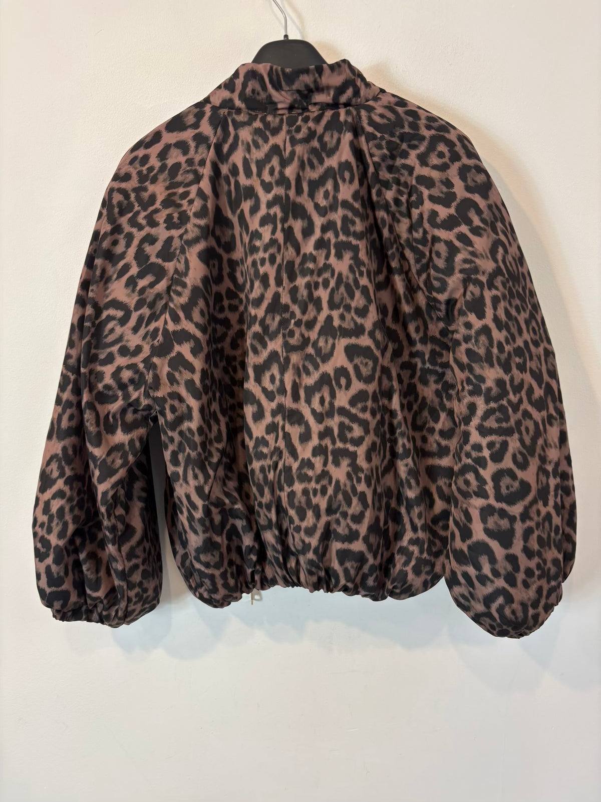 ALGO BONITO. Bomber animal print