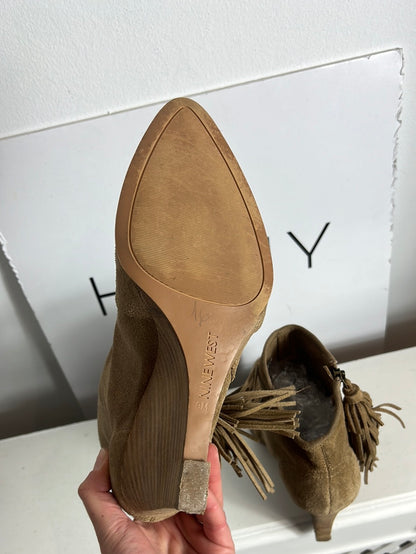 NINE WEST. Camel leather ankle boots, size 40