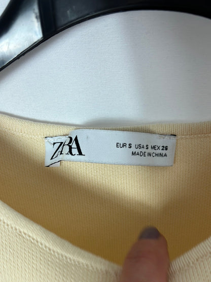 ZARA. Top beige hombreras T.s