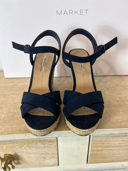 OYSHO. Alpargata cuña azul T.37