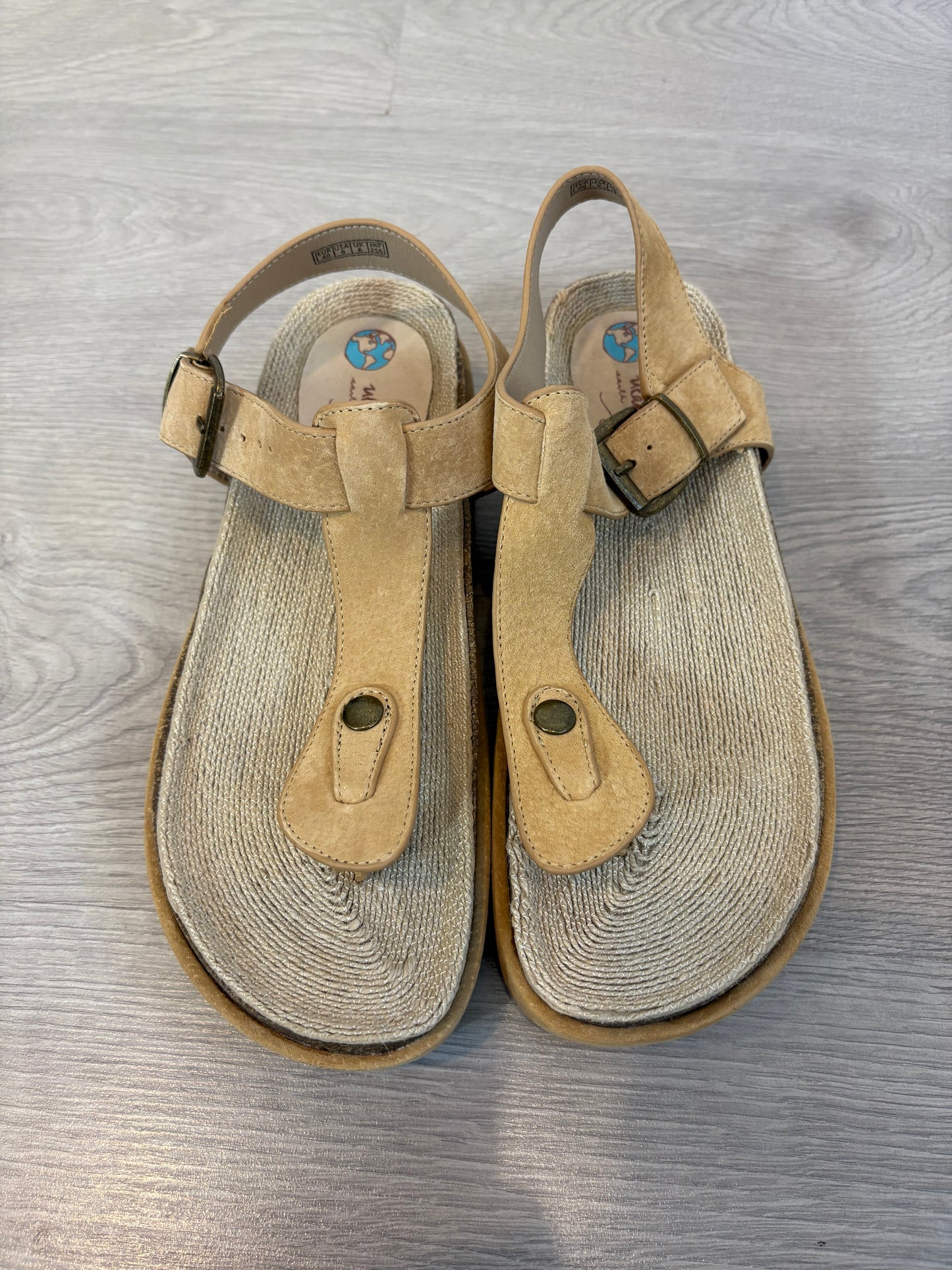 ULANKA. Sandalia piel beige. T 40