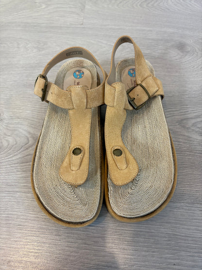 ULANKA. Sandalia piel beige. T 40