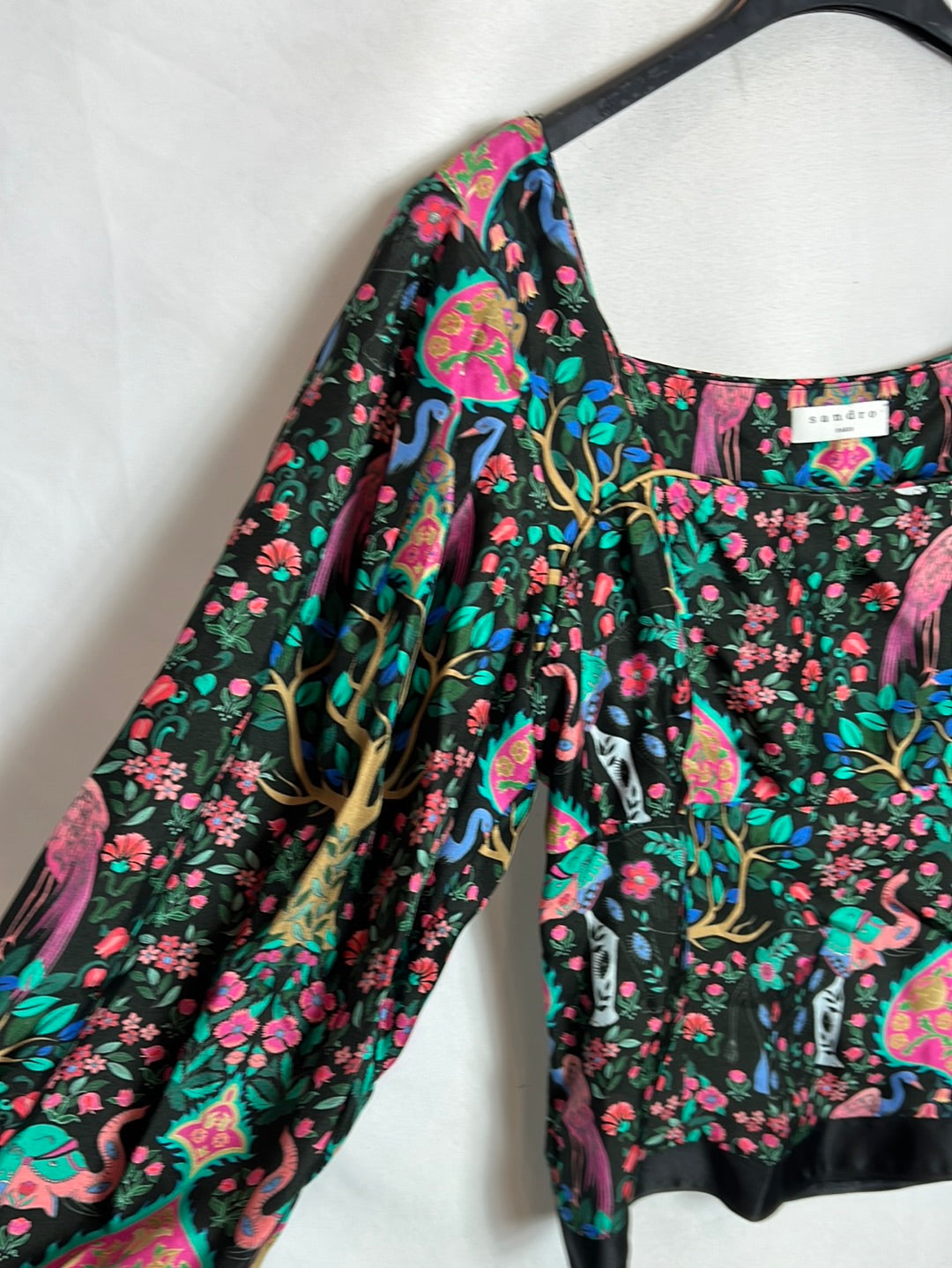 SANDRO. Total look blusa y falda midi estampada. T 1(S)