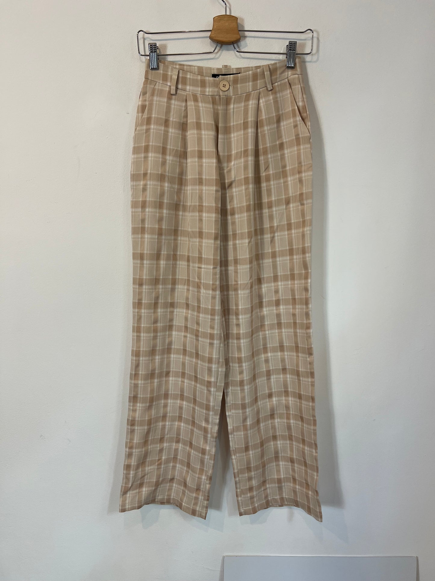 OUTFITBOOK. Pantalón fluido cuadros beige T.xs