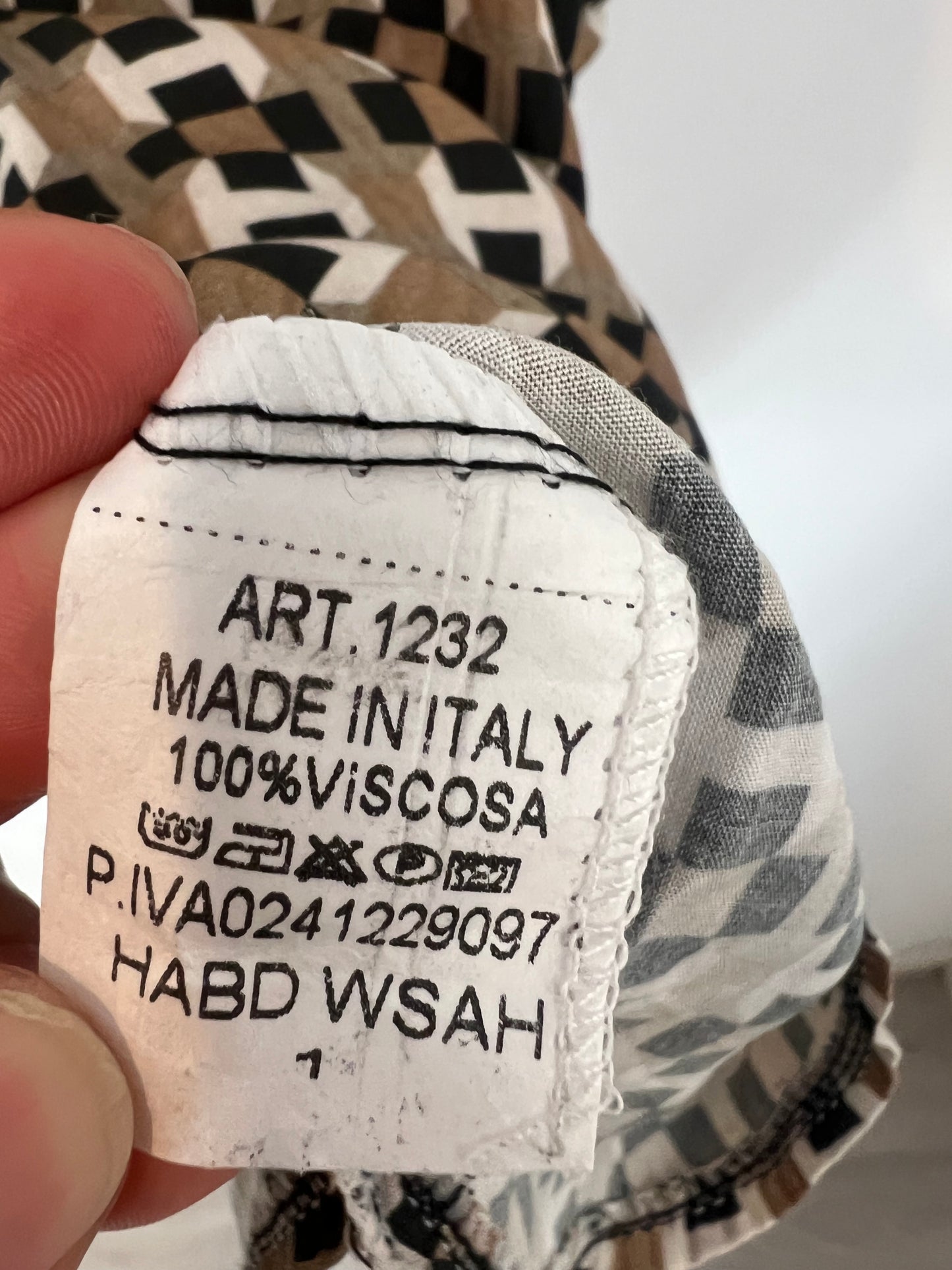 OTRAS. Blusa fluida estampado geométrico. T M/L