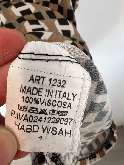 OTRAS. Blusa fluida estampado geométrico. T M/L