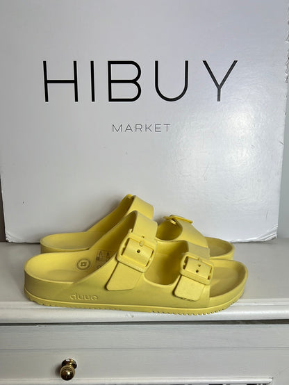 DUUO. Chanclas doble hebilla amarillas. T 39