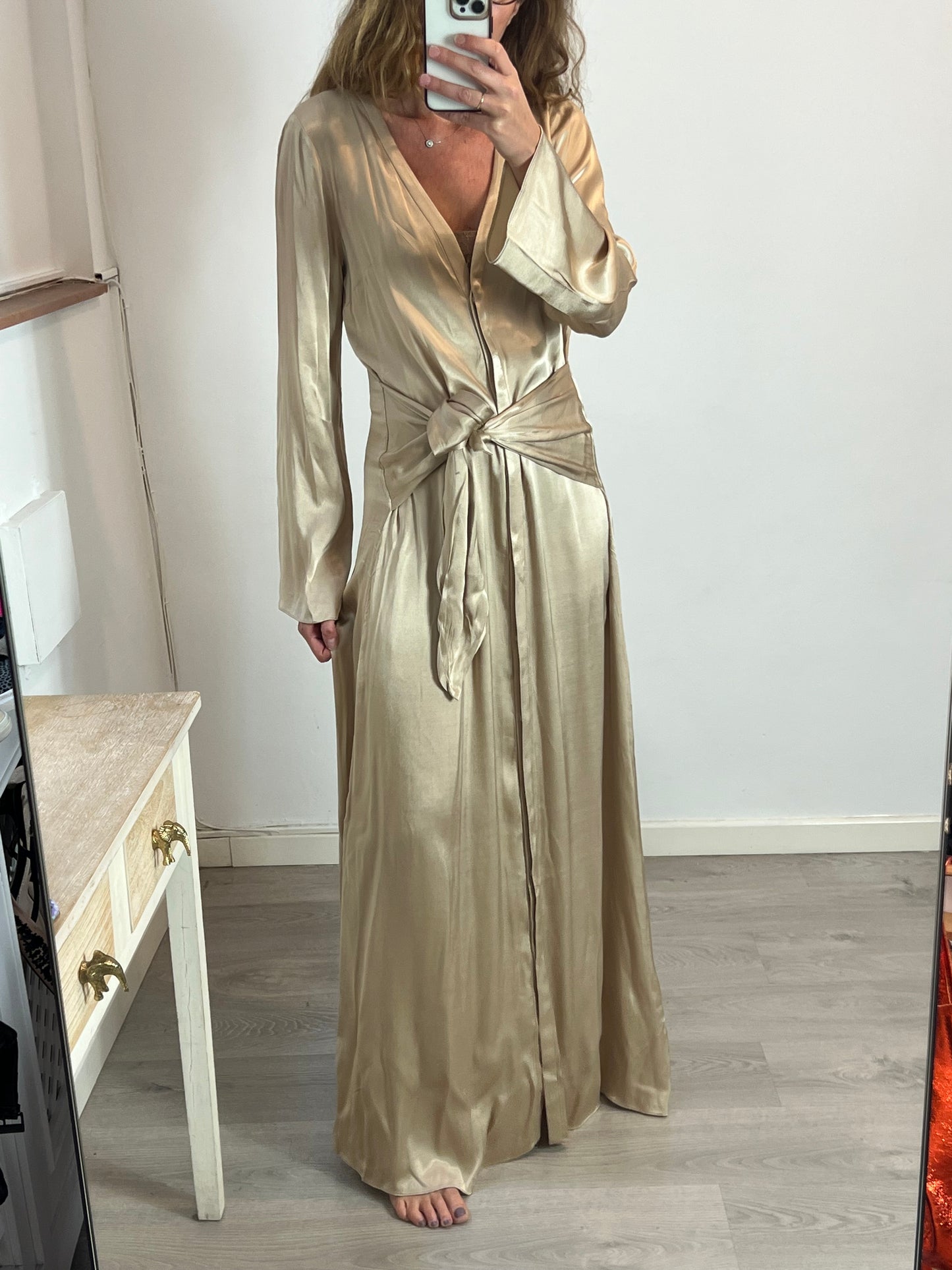 L'ACADEMI. Vestido largo beige satinando T.m