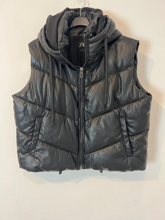 ZARA. plumas negro  efecto piel  T.m