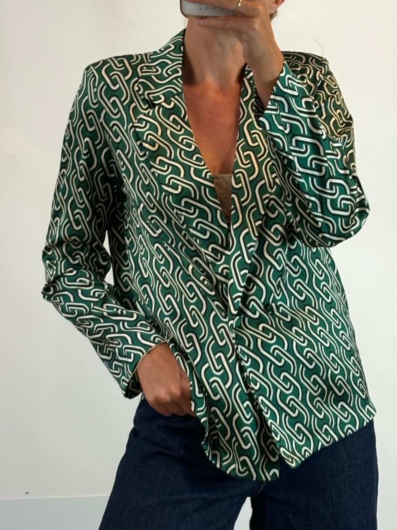 MANGO. Chaqueta fluida estamapdo retro