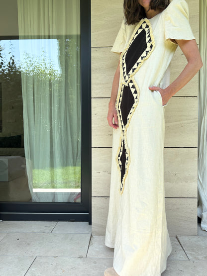 IQ COLLECTION. Beige embroidered Ts dress