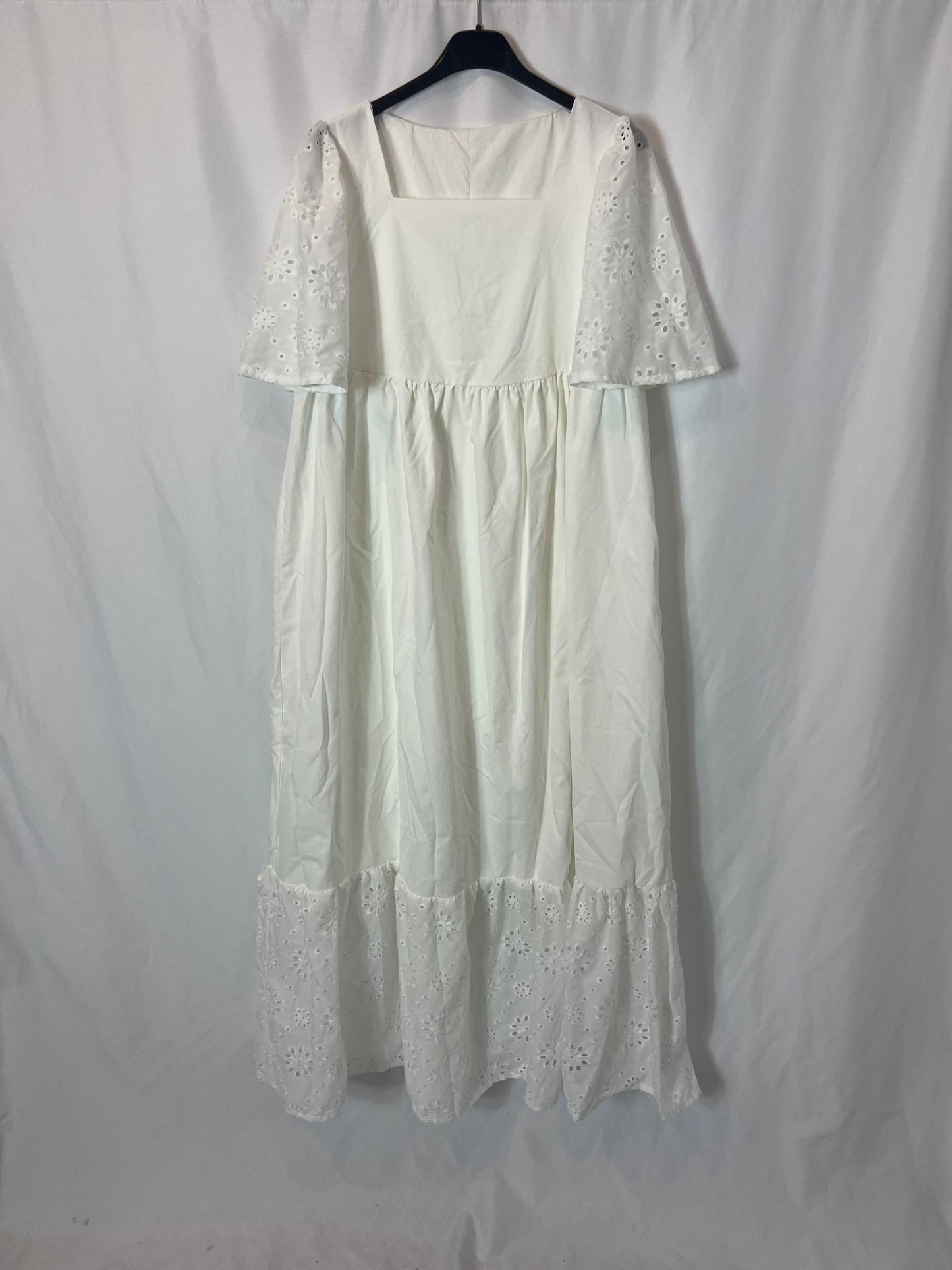OTHERS. White embroidered dress. TS