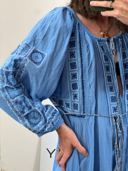 OYSHO. Vestido azul bordado  T.s/m