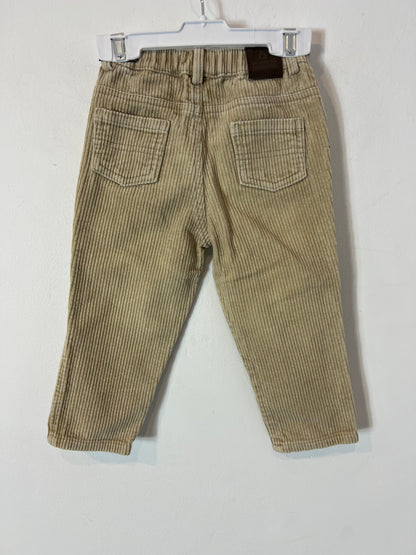 BONNET Á POMPON. Pantalón beige pana. T 2 años