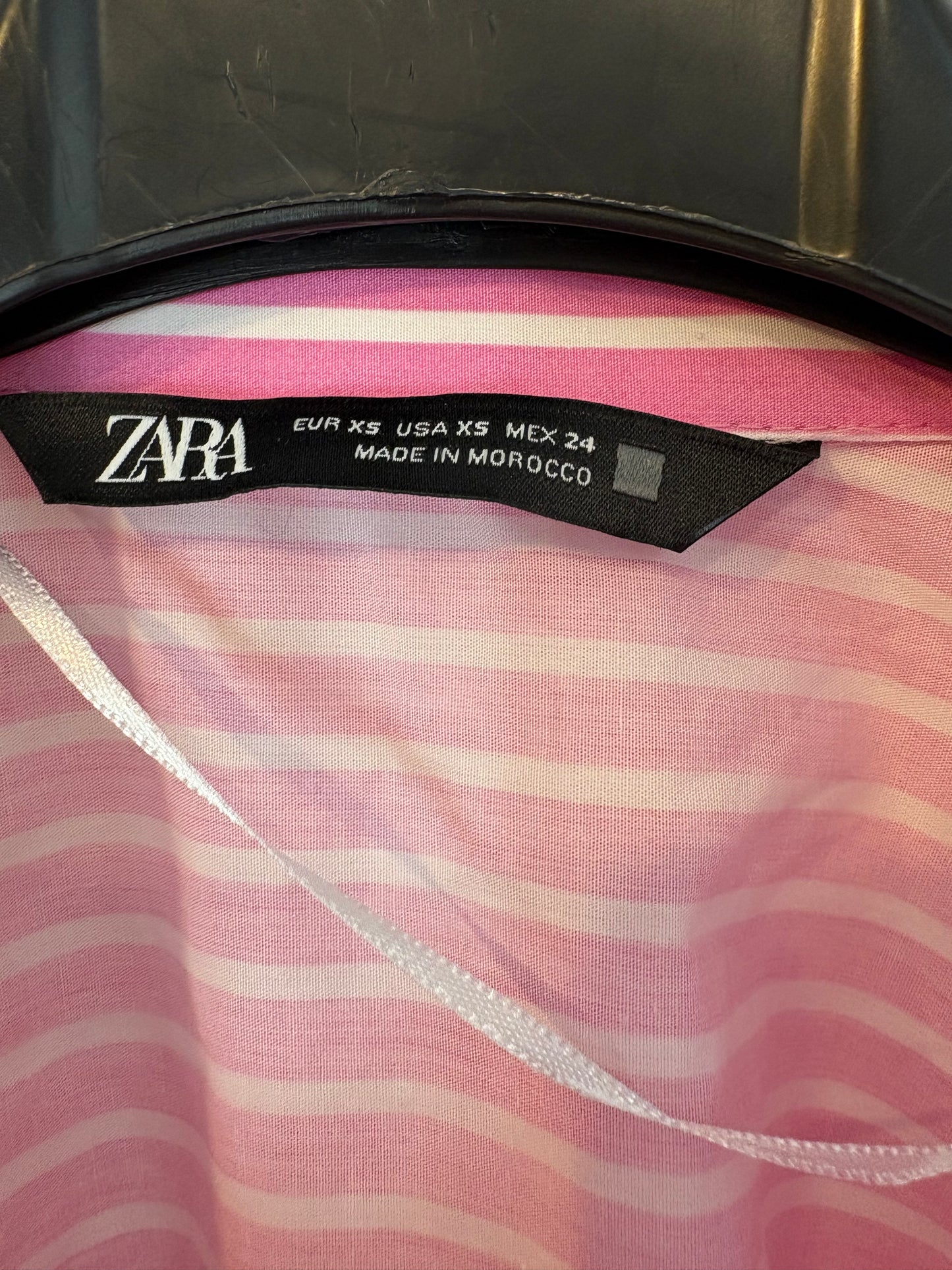 ZARA. Camisa rosa rayas