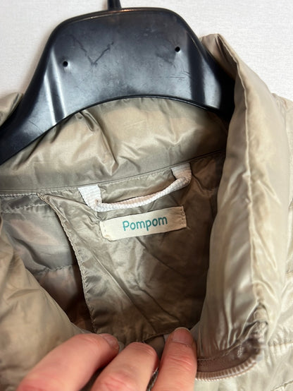 Pompom. Beige sleeveless feathers. TM