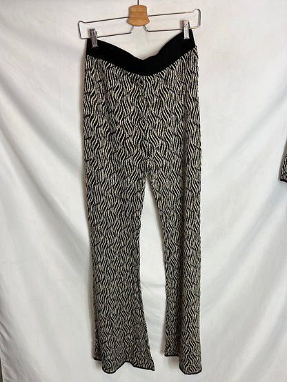 MANGO. Total look Chaqueta y pantalón fluidos hilos brillo. TXL