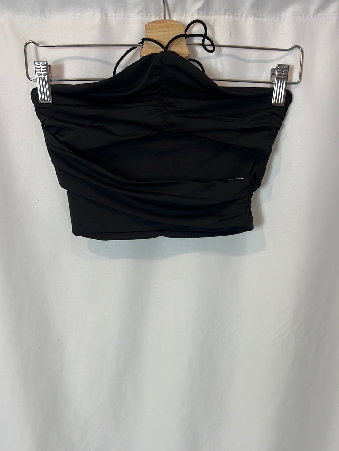 ZAFUL. Black crop top with openings. T.S.