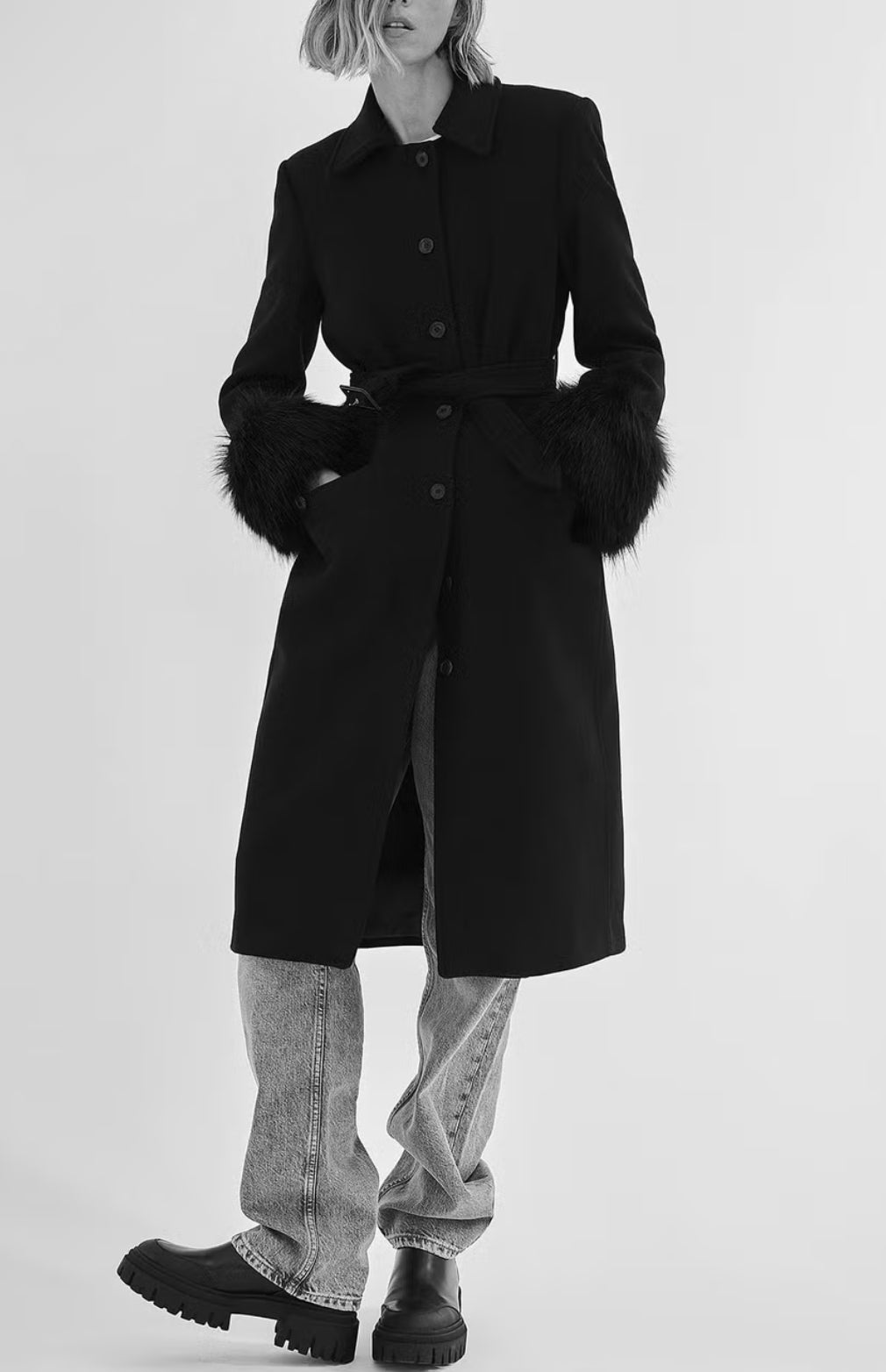 ZARA. Abrigo largo lana detalle puños