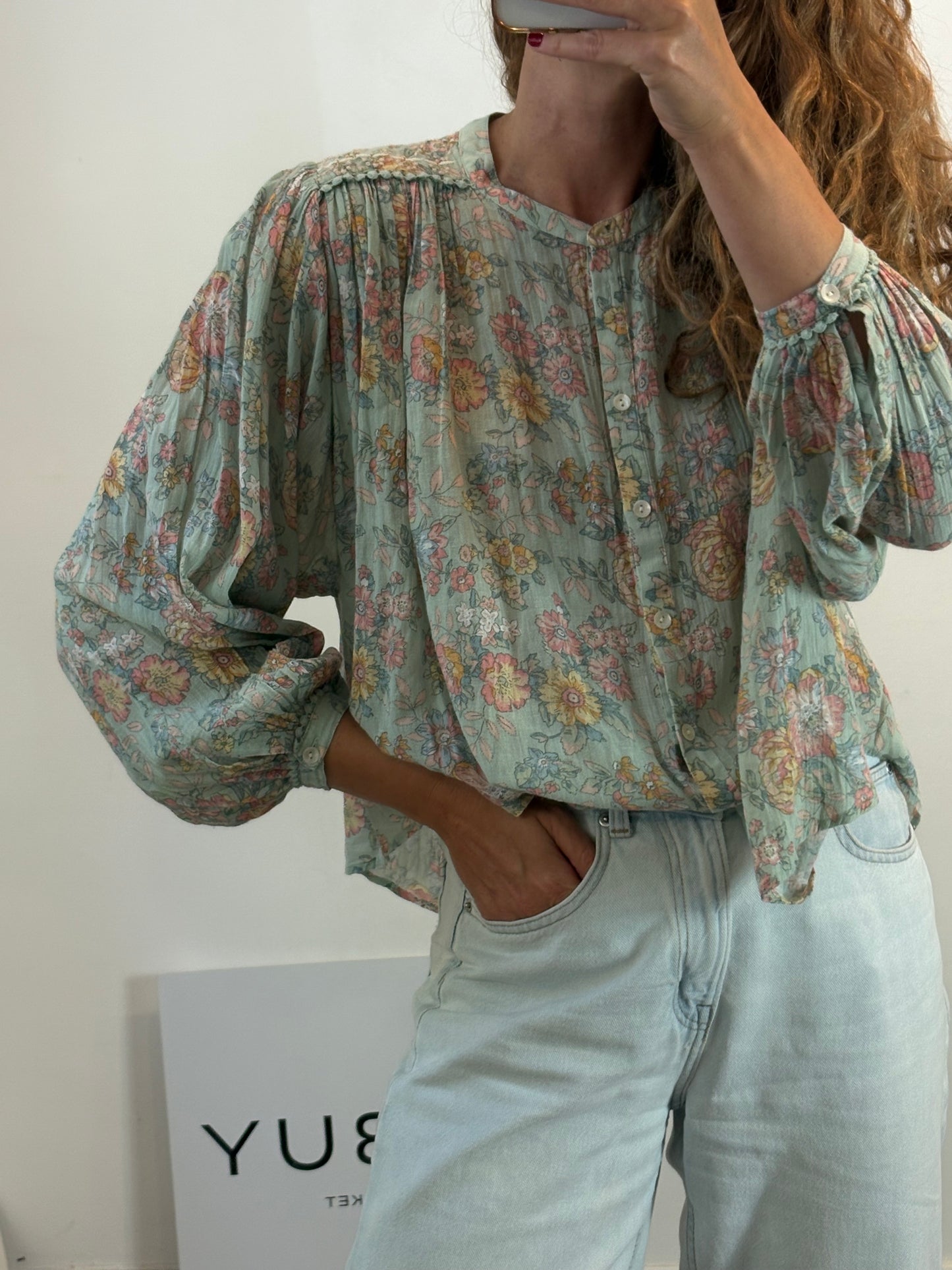 LOUISE MISHA. Blusa verde claro estampada