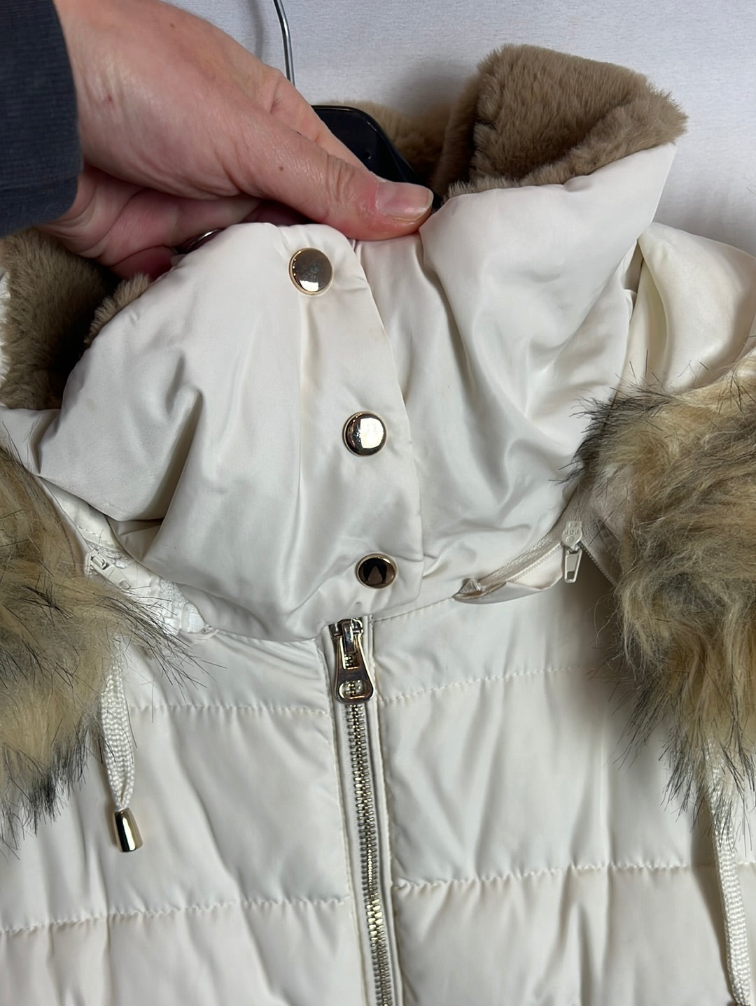 ZARA. Light beige down hood. TM