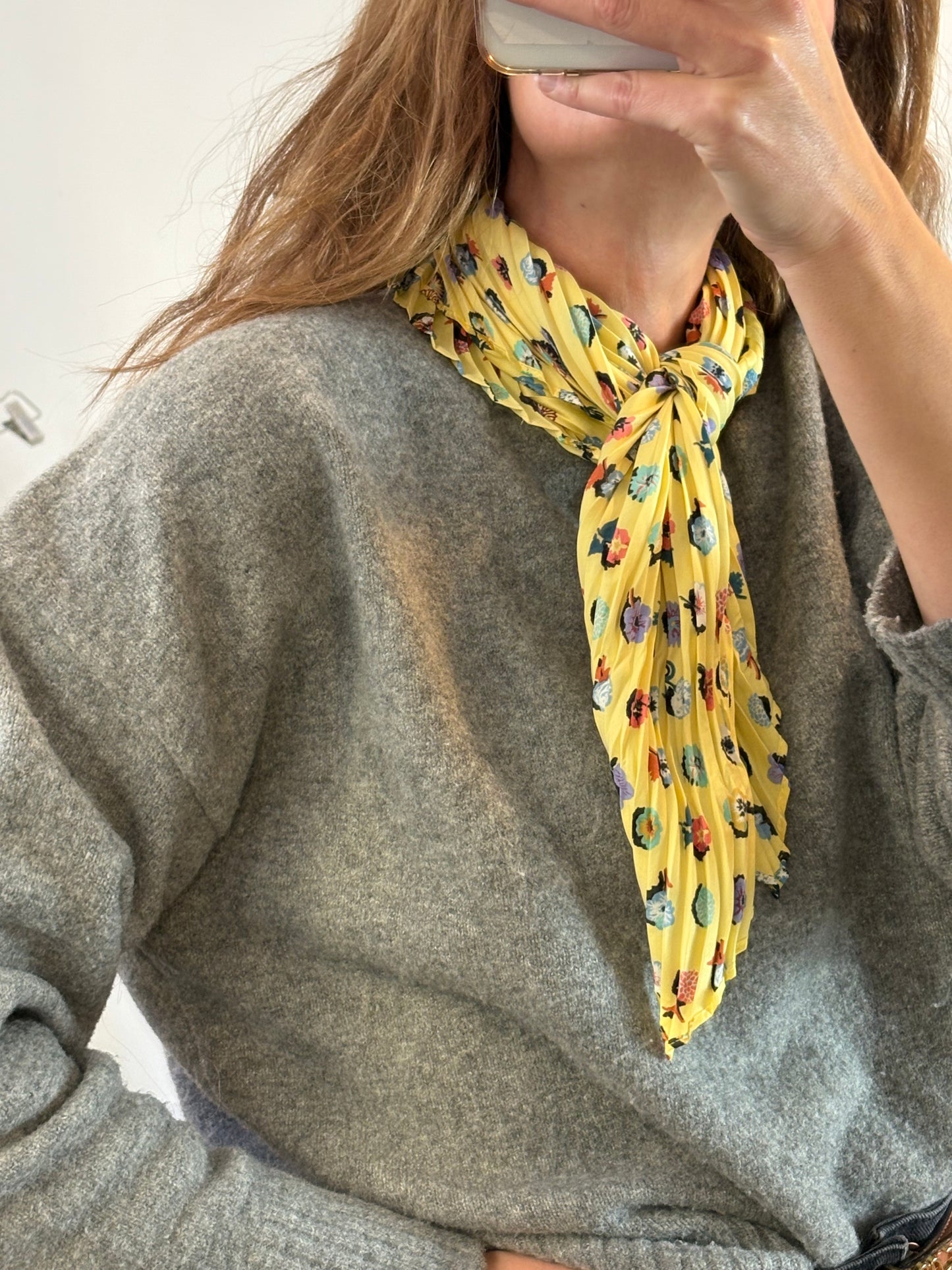 BIMBA Y LOLA. Pañuelo plisado estampado