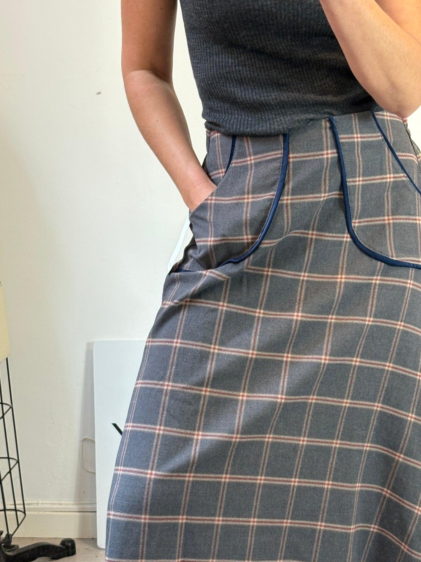 OTRAS. Falda midi cuadros