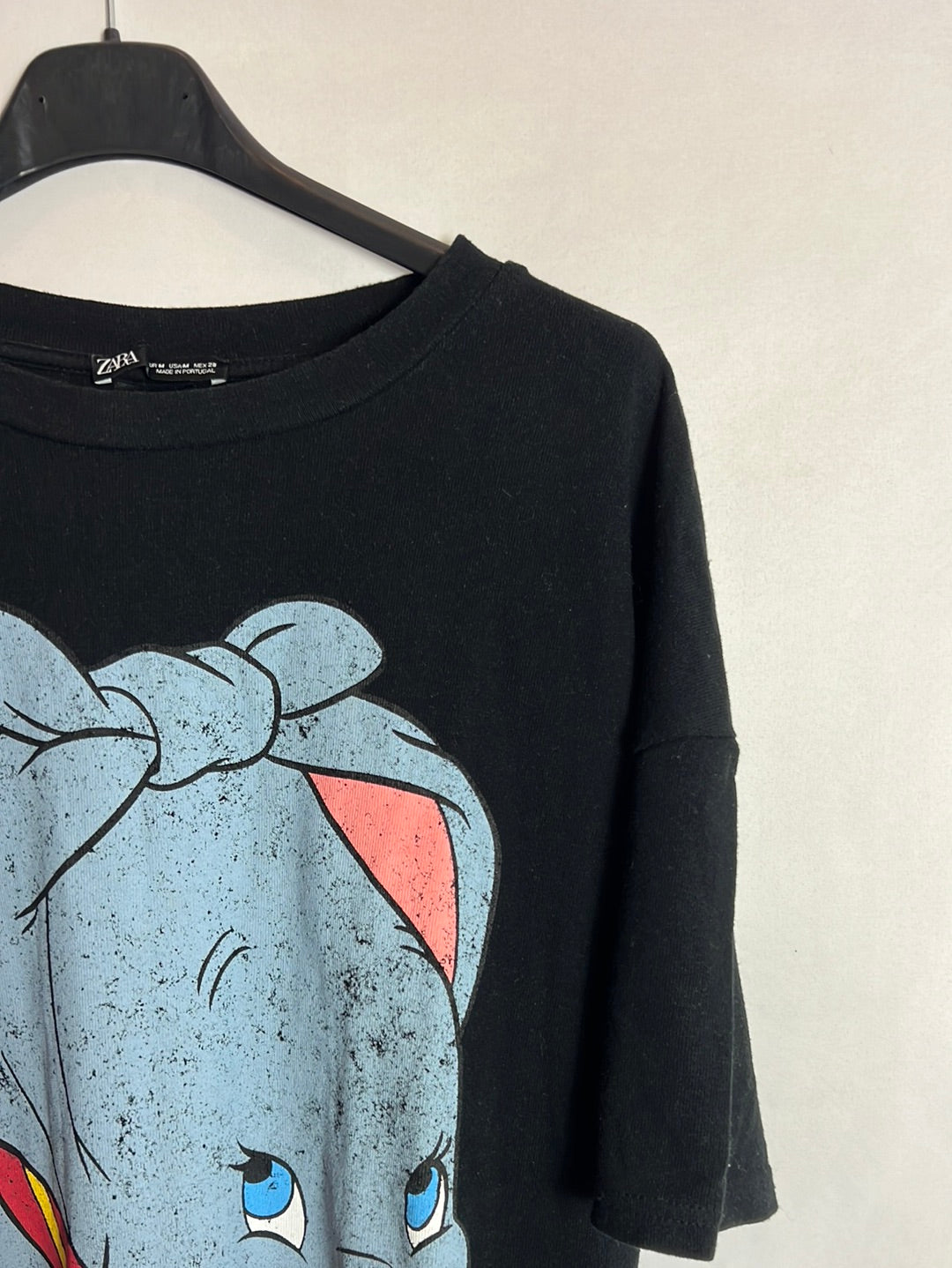ZARA. Camiseta negra dumbo T.m
