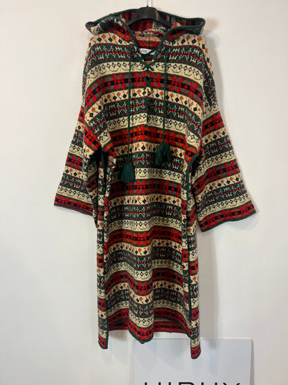 ZARA. Poncho/capa punto estampada T.s/m