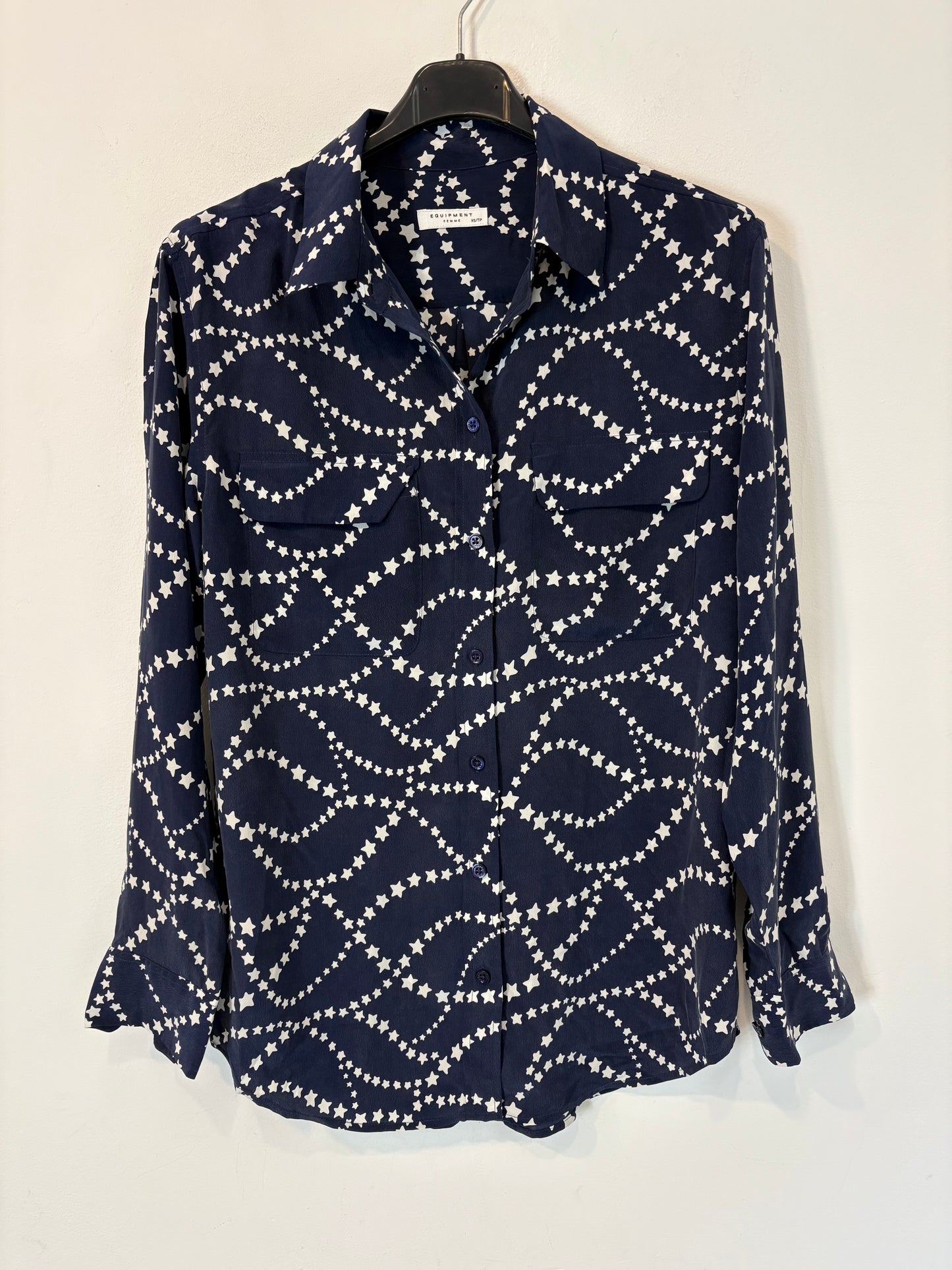 EQUIPMENT. Blue silk blouse with stars. Size XS (S/M)