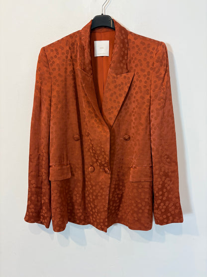 MANGO. Total look satinado caldera