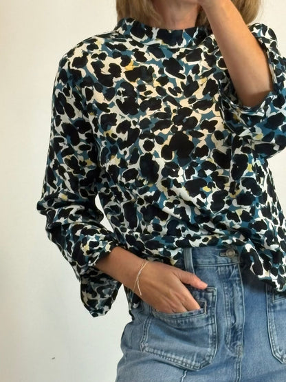 ZARA. Blusa estampada detalle cuello